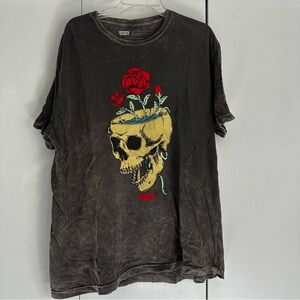 Levi’s Graphic T shirt - distressed skull with floral roses – faded black XL